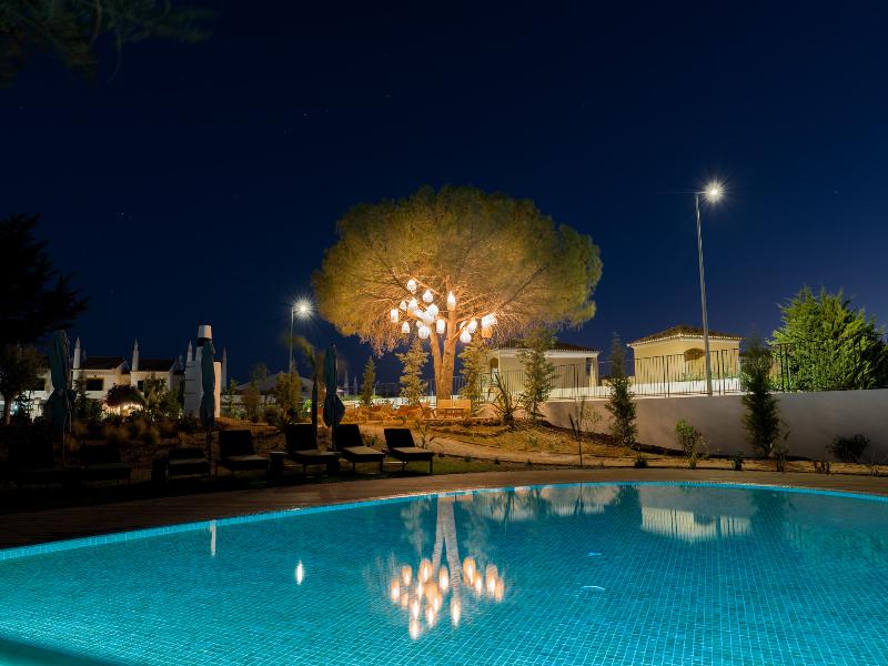 Castelo Suites Hotel - Havuz