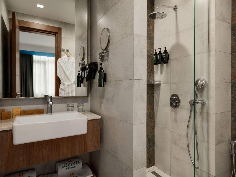 La Quinta By Wyndham Batumi - Oda
