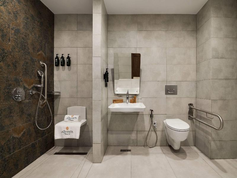 La Quinta By Wyndham Batumi - Oda