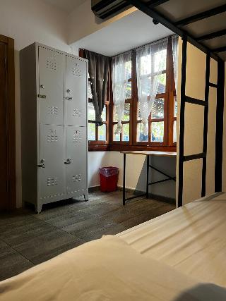 Kuyu Beergarden & Hostel