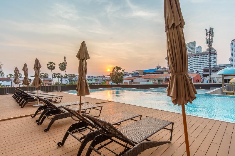 Jomtien Thani Hotel - Havuz