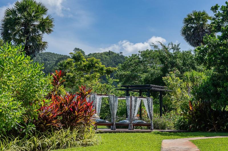 Naithonburi Beach Resort Phuket - Teras