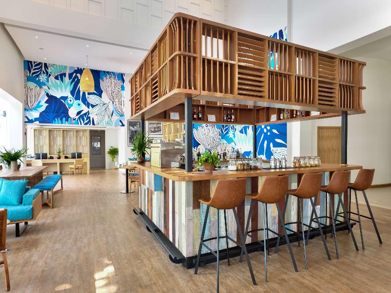 Outrigger Surin Beach Resort (SHA Extra+) (Phuket) - Bar
