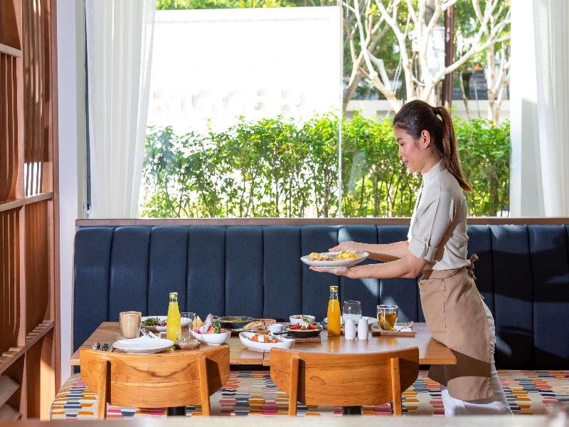 Outrigger Surin Beach Resort (SHA Extra+) (Phuket) - Restoran