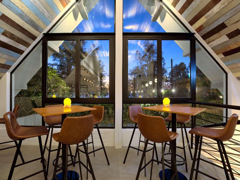 Outrigger Surin Beach Resort (SHA Extra+) (Phuket) - Restoran