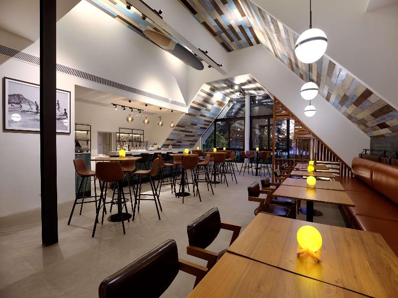 Outrigger Surin Beach Resort (SHA Extra+) (Phuket) - Restoran