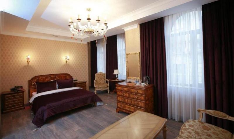 West Inn Palace Hotel - Oda