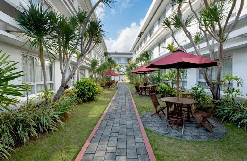 The Kanjeng Suites Kuta Galeria - Teras