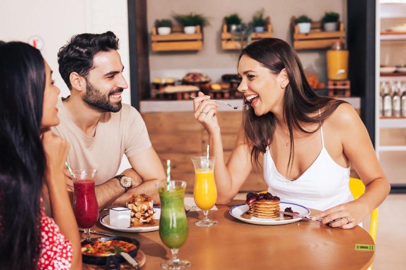 Rove Al Marjan Island Hotel - Restoran