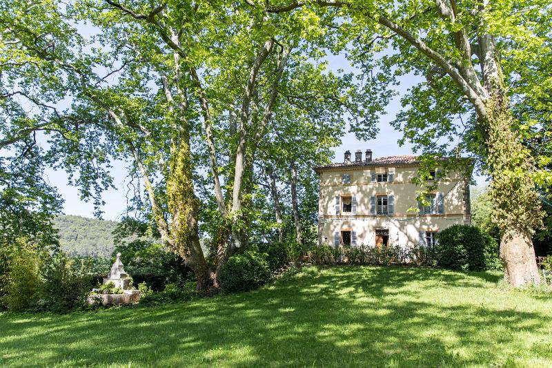 Chateau Mentone - Genel