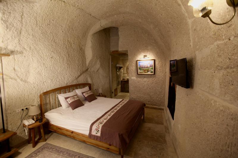 Narcissos Cave - Oda
