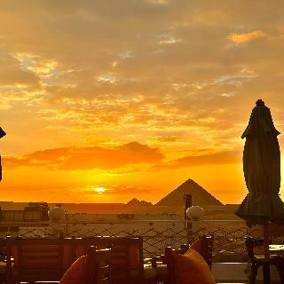 Jimmy Pyramids Hotel