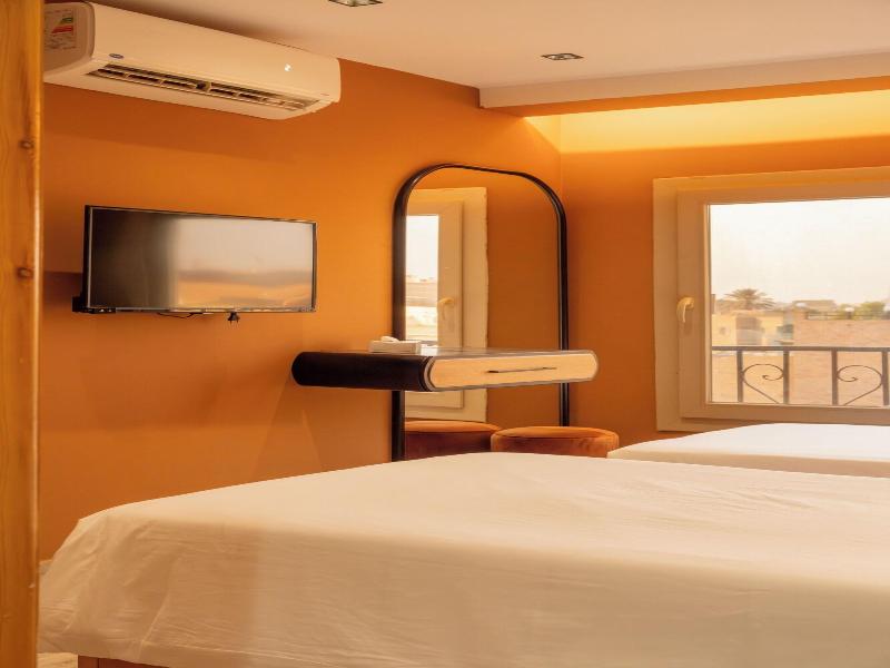 Jimmy Pyramids Hotel - Oda
