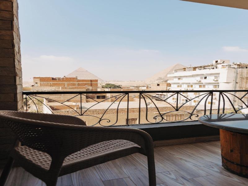 Jimmy Pyramids Hotel - Oda