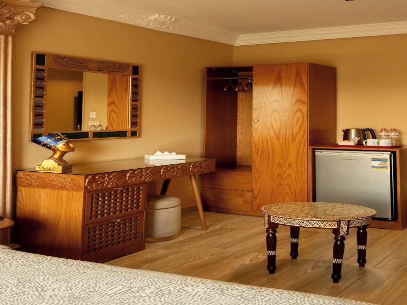 Jimmy Pyramids Hotel - Oda