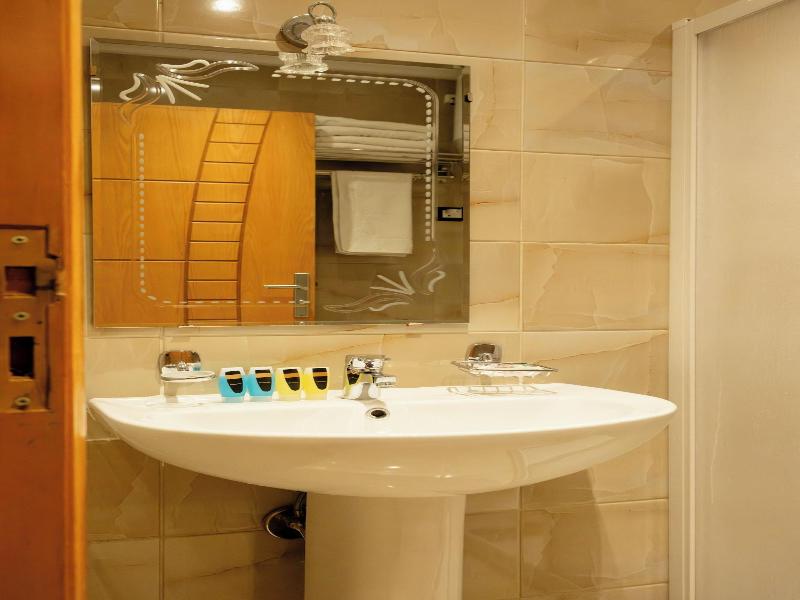 Jimmy Pyramids Hotel - Oda
