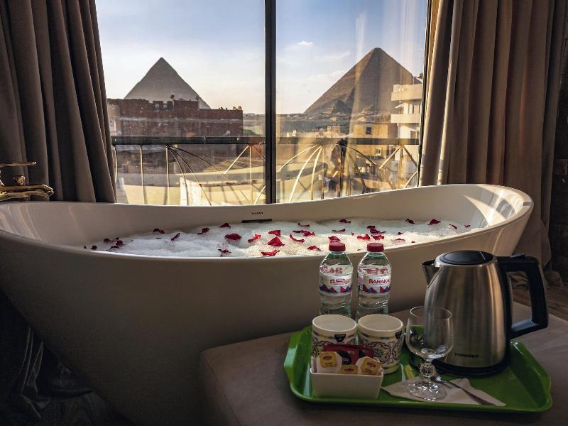 Jimmy Pyramids Hotel - Oda