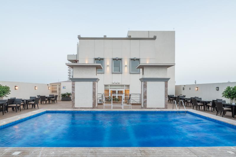 Landmark Hotels & Suites - Havuz