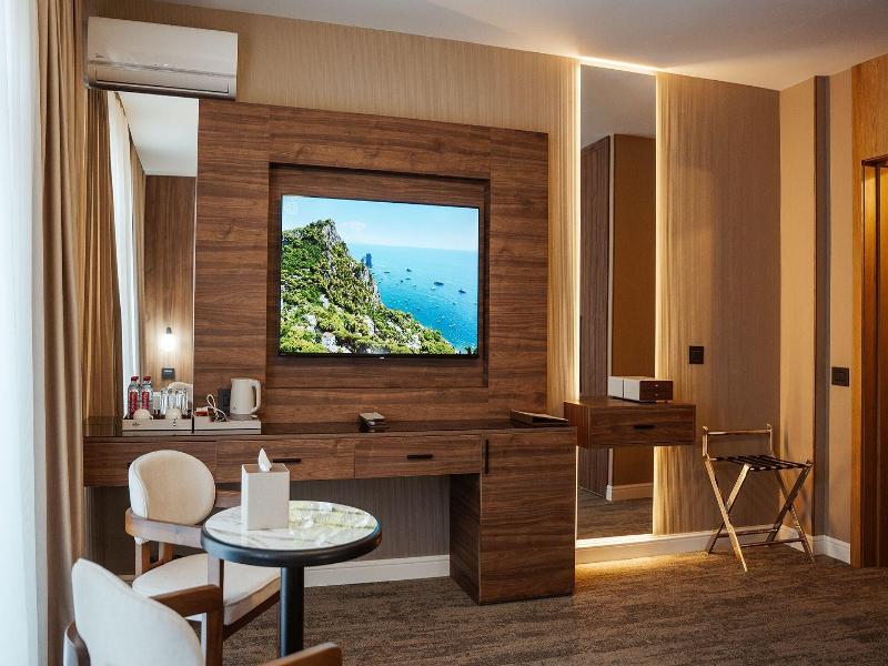 White Breeze Hotel - Oda