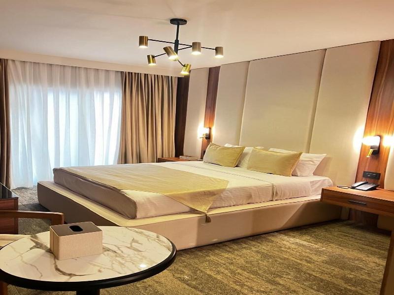 White Breeze Hotel - Oda