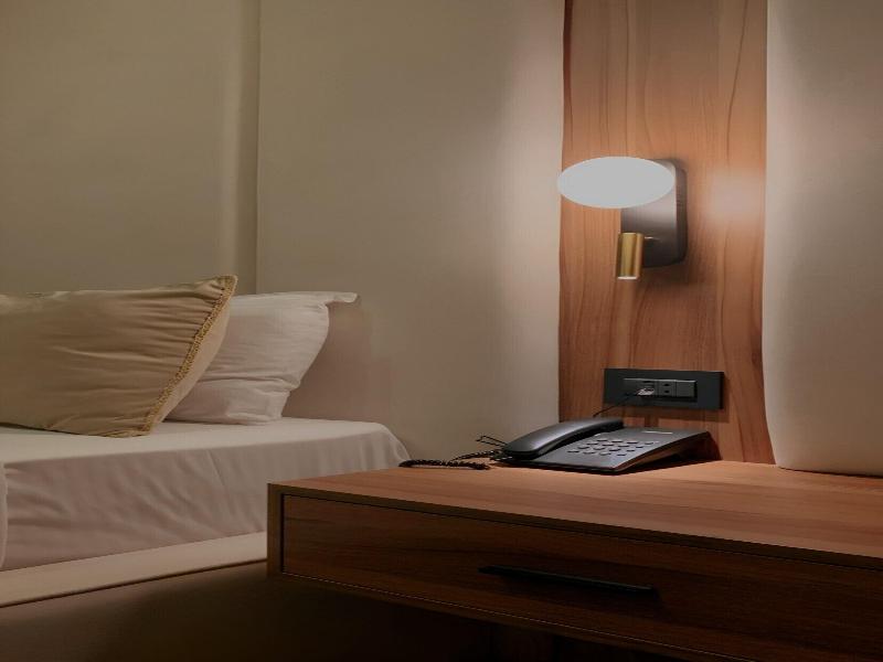 White Breeze Hotel - Oda