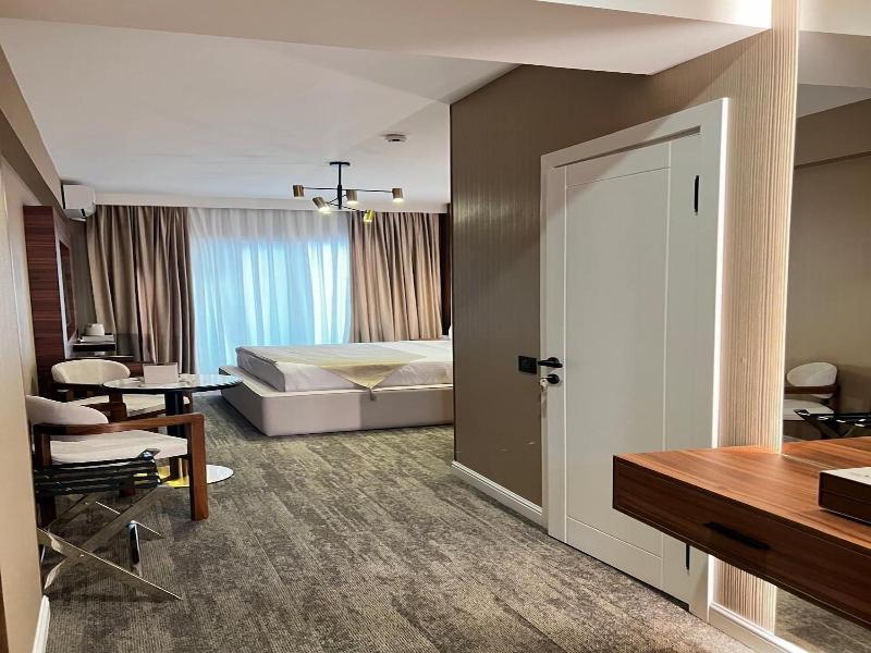 White Breeze Hotel - Oda