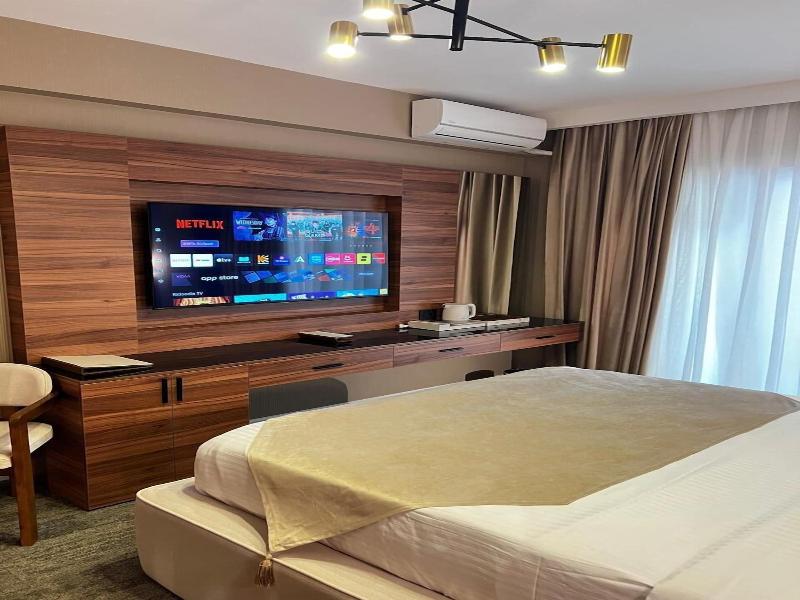 White Breeze Hotel - Oda