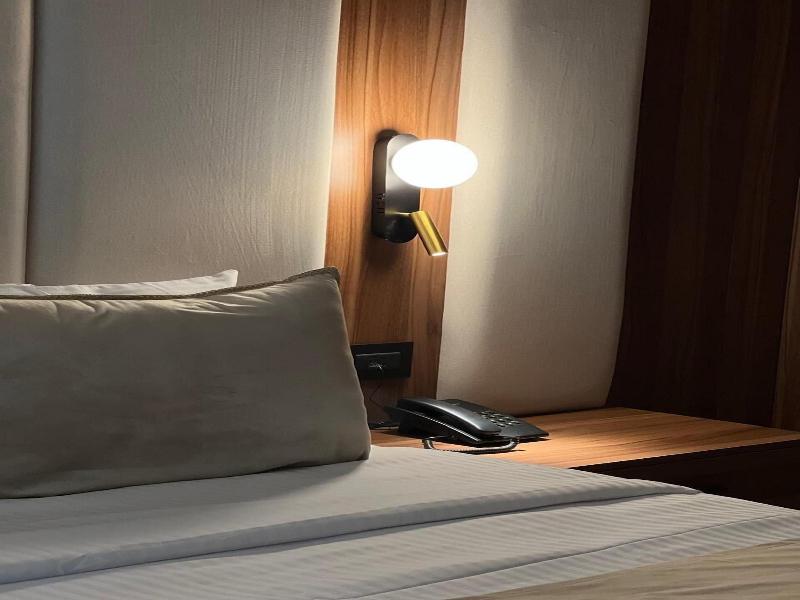 White Breeze Hotel - Oda