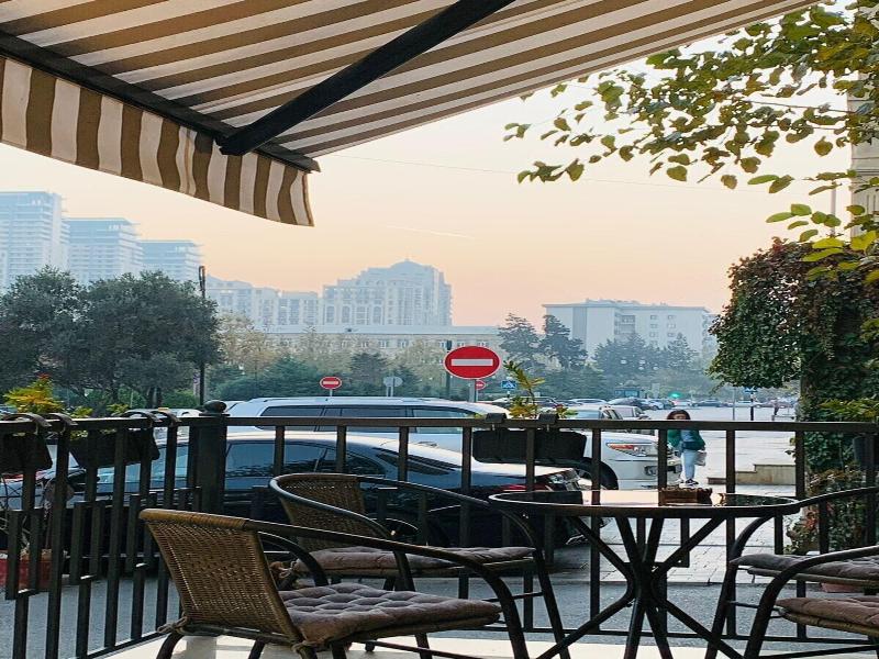 White Breeze Hotel - Teras