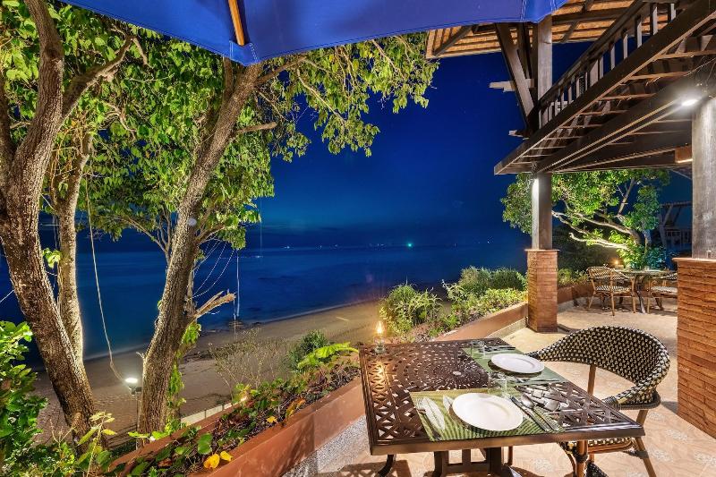 Nirvana Beach Resort - Restoran