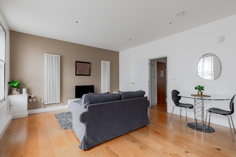 Excel Apartments Ltd - Oda