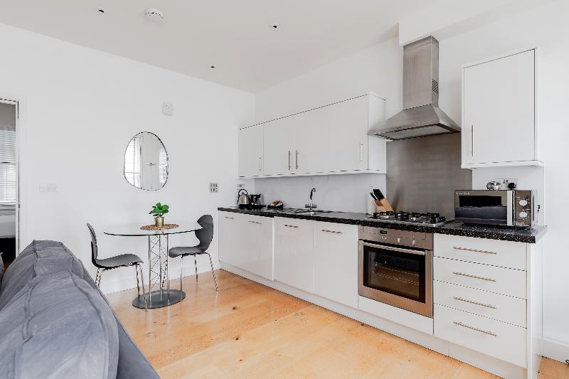 Excel Apartments Ltd - Oda