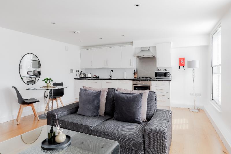 Excel Apartments Ltd - Oda