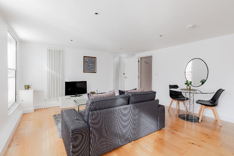 Excel Apartments Ltd - Oda