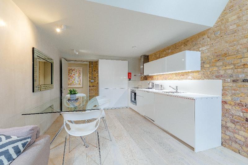 Excel Apartments Ltd - Oda