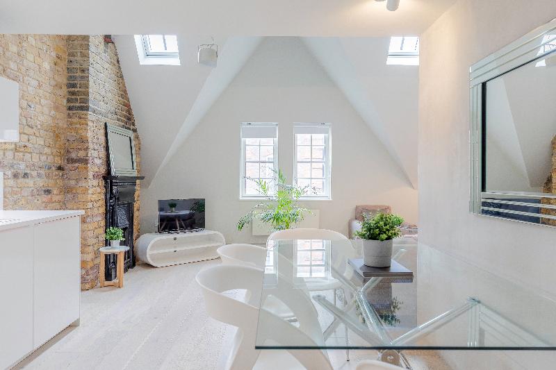 Excel Apartments Ltd - Oda