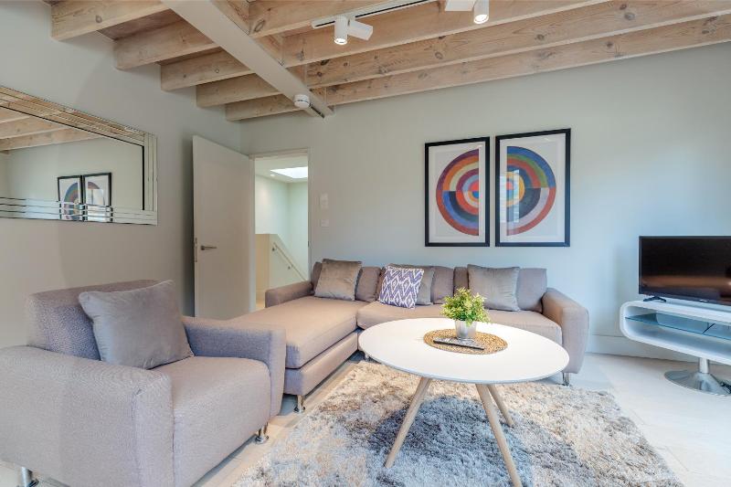 Excel Apartments Ltd - Oda