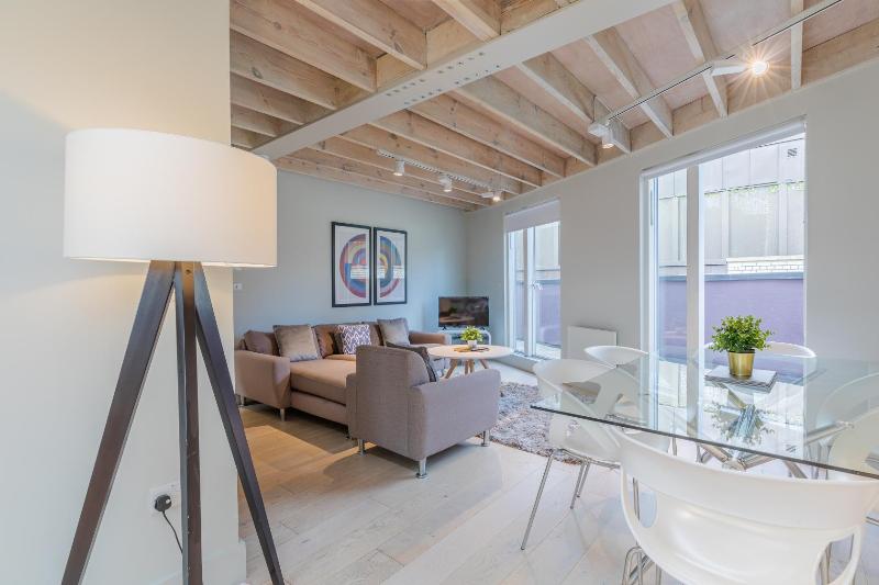 Excel Apartments Ltd - Oda