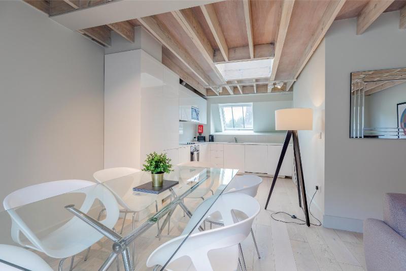 Excel Apartments Ltd - Oda
