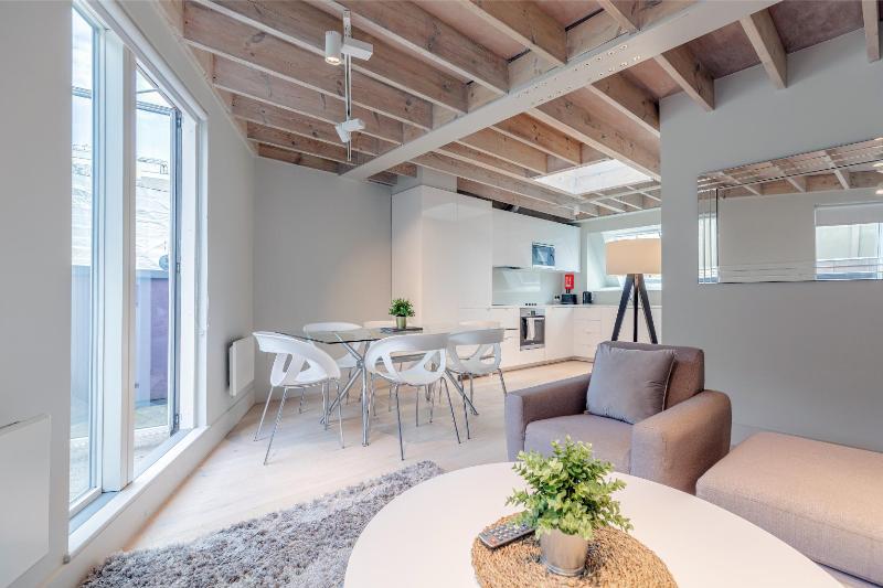 Excel Apartments Ltd - Oda