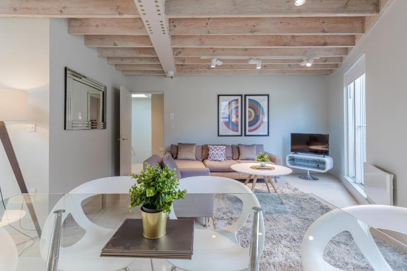 Excel Apartments Ltd - Oda