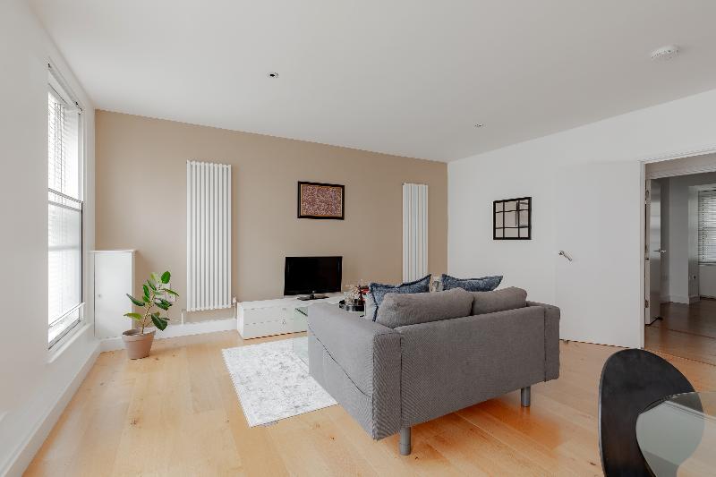 Excel Apartments Ltd - Oda