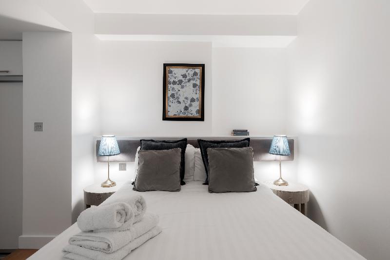 Excel Apartments Ltd - Oda