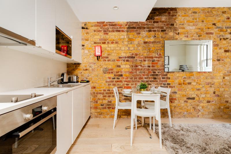 Excel Apartments Ltd - Oda
