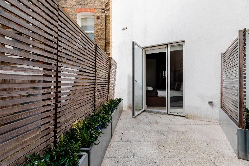 Excel Apartments Ltd - Oda