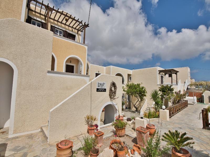 Ira Apartments - Genel