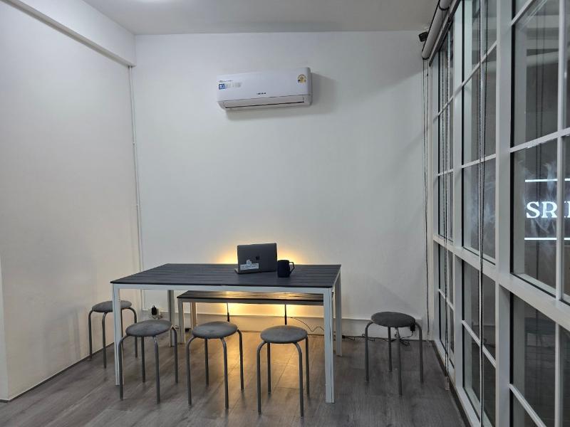 Srinn Hotel Pattaya Klang - Lobi