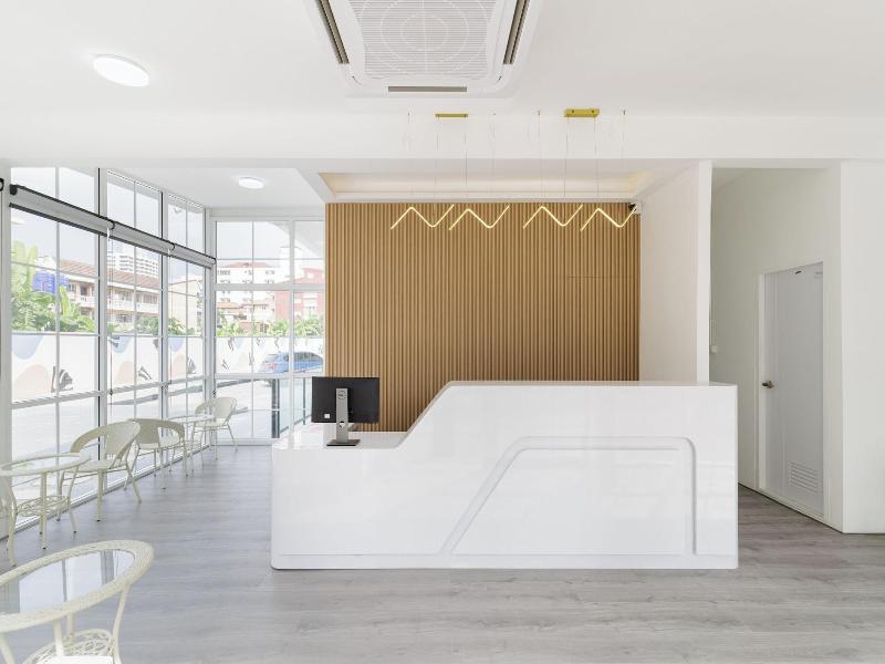Srinn Hotel Pattaya Klang - Lobi