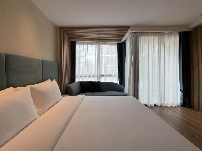 Laya Suites & Residences - Oda