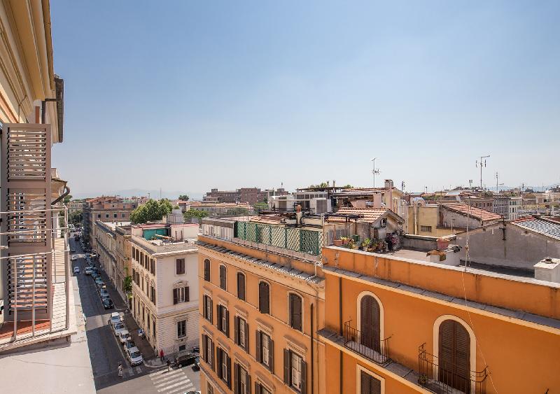 Floor 6 by DOT Suites - Genel